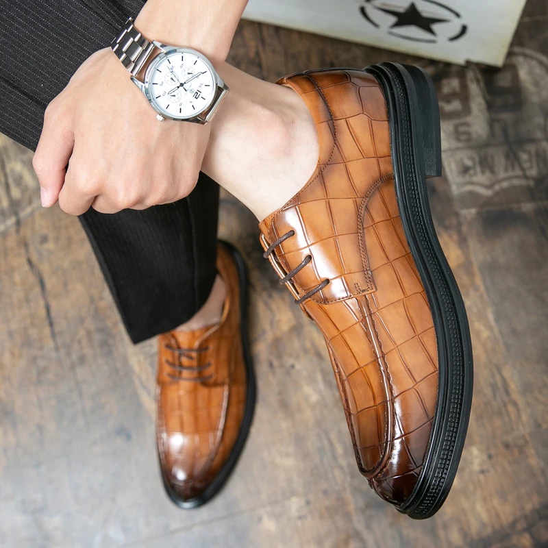 

Дизайнерские брендовые мужские деловые модельные туфли Классические коричневые мужские кожаные повседневные туфли Высококачественные банкетные модельные туфли на шнуровке