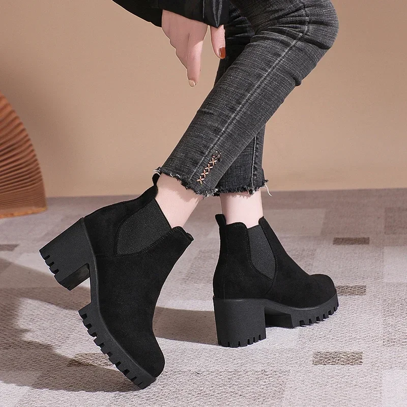 New Winter Casual and Comfortable Thick-soled Round-toe Black Sexy Elegant Warm Square-heeled Short Boots for Women 2024