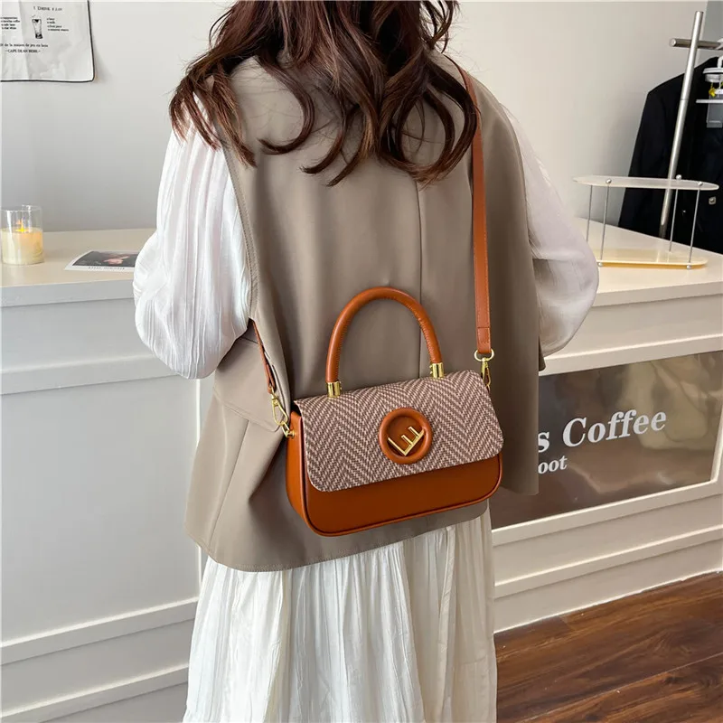 

Women's Sleek Professional Shoulder Bag for Office Travel with PU Material Multiple Pockets Anti-scratch Surface Easy to Match