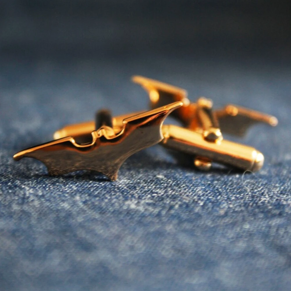 Wholesale 2025 New Men's Bat Cufflinks Shiny Silver Superhero Movie Star Design Quality Stainless Steel Cufflinks