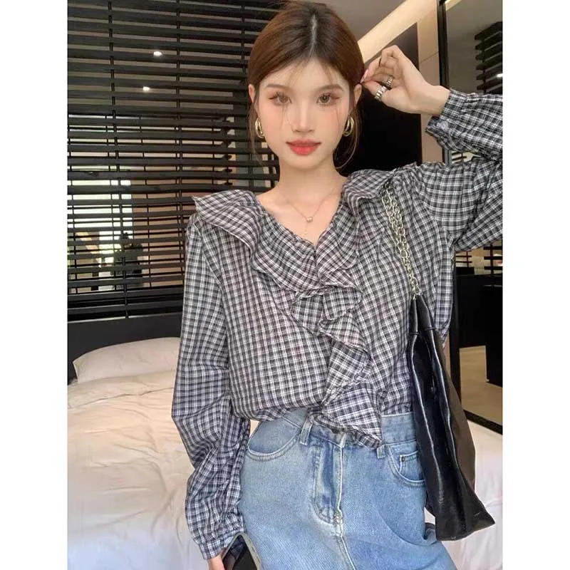 Fashion V-Neck Spliced Ruffles Loose Plaid Blouses Women\'s Clothing 2024 Spring Summer Oversized Casual Tops All-match Shirts