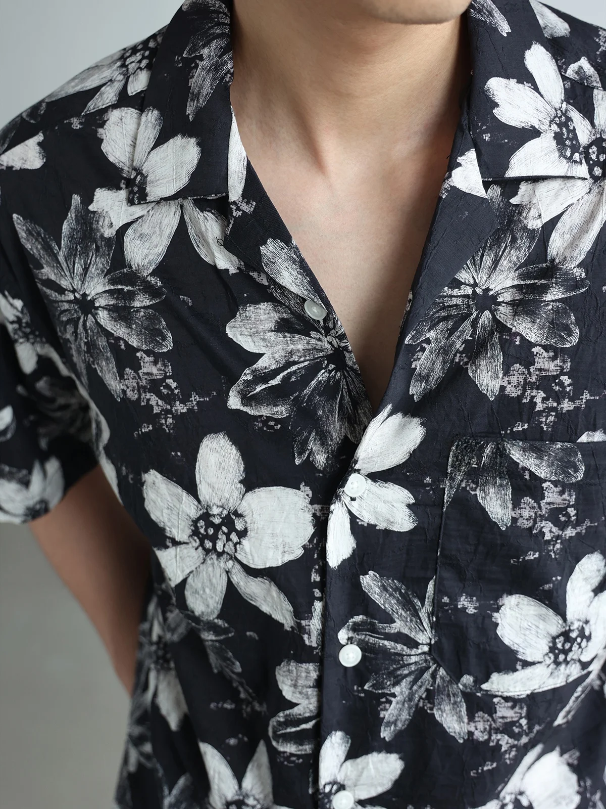 Retro Floral Print Men's Shirt Thin Breathable Loose Collar Short Sleeve Casual Summer Shirt Comfortable Skin-Friendly Lenzin...