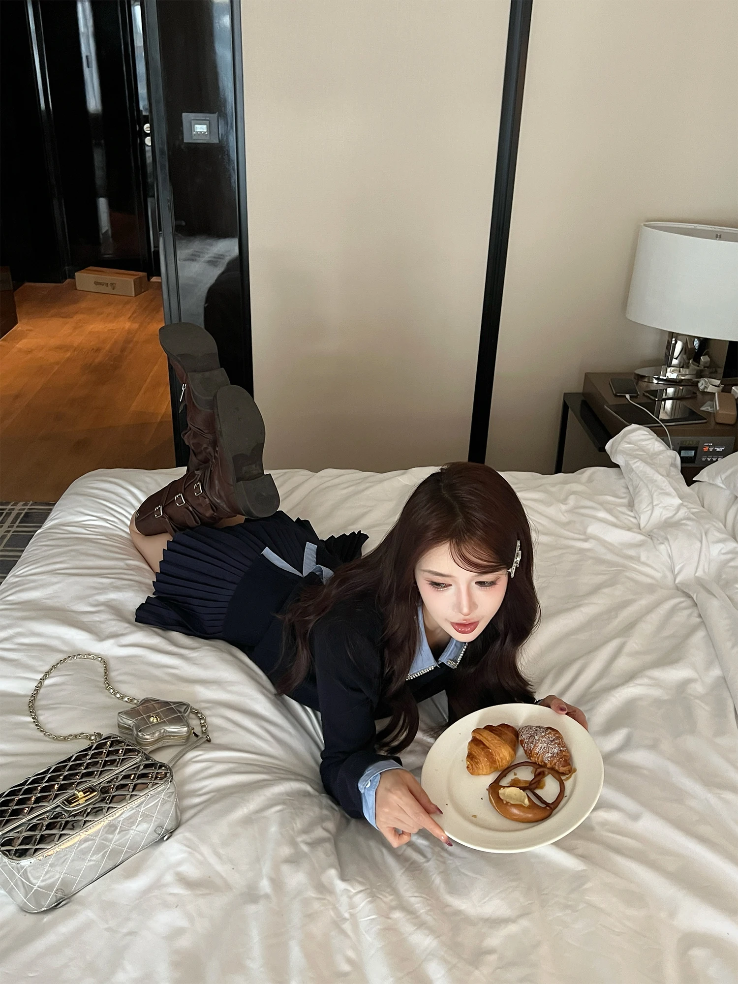 

LADIESFIRST Color Blo Collar Fake Two-Piece Sweater Women's Simple Elegance Slimming Top Korean Sle Loose Fit Long Sve