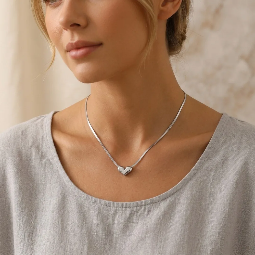 

Ins Fashion 3D Heart Snake Bone Necklace Luxury Peach Heart Necklace Minimalist Versatile Jewelry