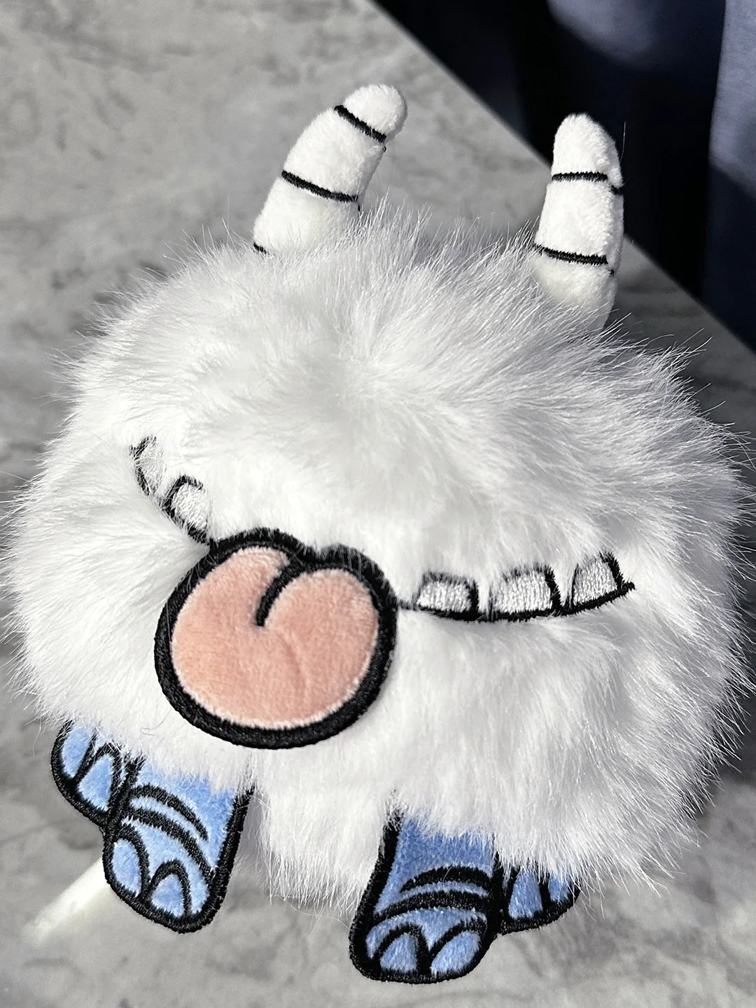 adorable-peluche-chester-breloque-de-sac-decorative-cadeau-d'anniversaire-ice-hunger-game-production-internationale-annonce-hiver-2025