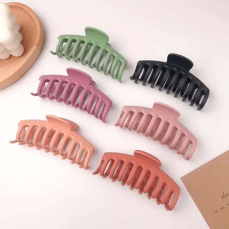 

2023 Korean Solid Big Hair Claws Elegant Frosted Acrylic Hair Clips Hairpins Barrette Headwear for Women Girls Hair Accessories