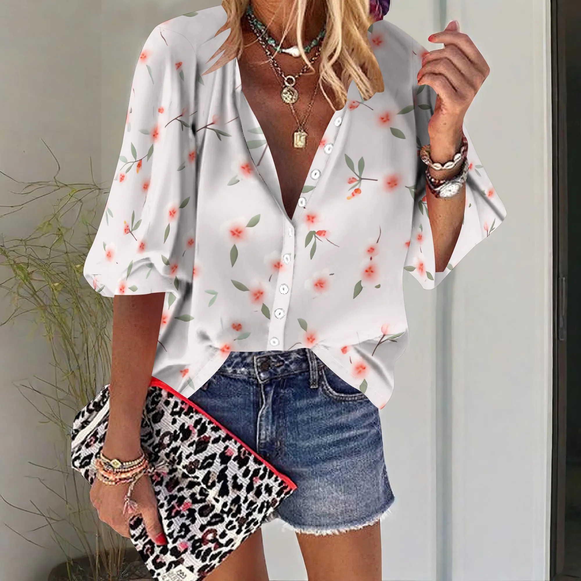 Рисунок 2 - Женские рубашки на пуговицах с