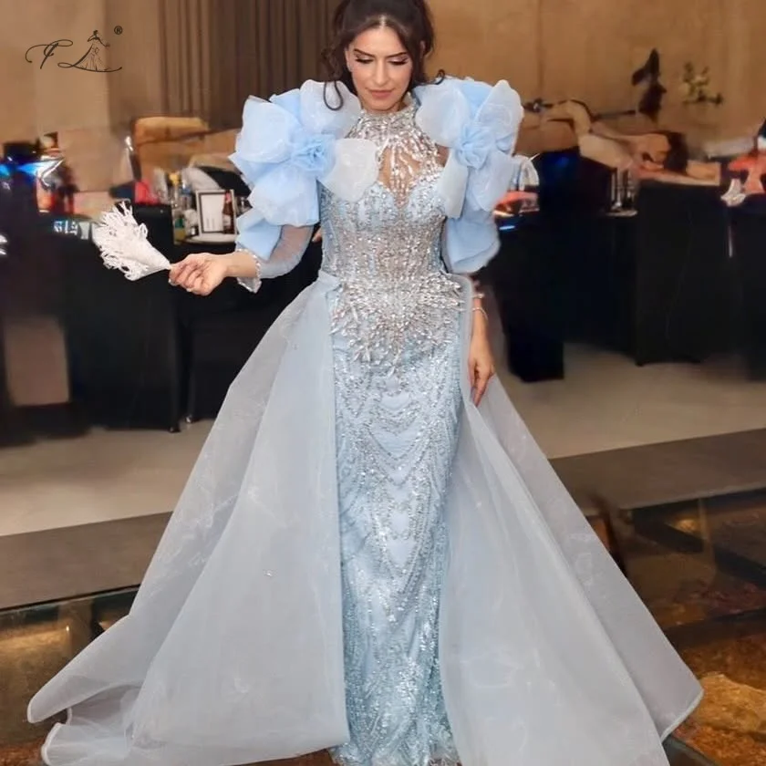 فستان حورية البحر رائع بأكمام طويلة مع ذيل تول قابل للانفصال أزرق فاتح وأكتاف زهرية ترتر كريستالي لحفلات الزفاف