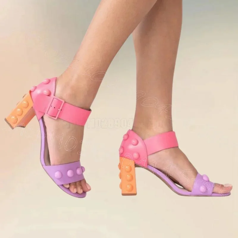 รองเท้าส้นสูงแบบเปิดนิ้วเท้า ดีไซน์หมุดกลมหลากสี สายรัดแบบหัวเข็มขัด รองเท้าผู้หญิง ส้นหนา สำหรับงานปาร์ตี้ งานเลี้ยง ปี 2025 รองเท้าผู้หญิง