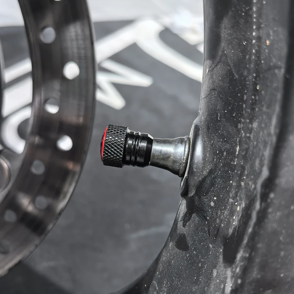 2 قطع لياماها MT 03 07 09 10 25 MT03 MT07 MT09 MT10 MT25 MT125 MT-09 2025 دراجة نارية الملحقات قضيب صمام إطار غطاء تغليف