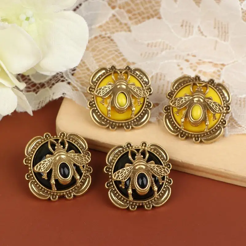 Hot Sale Vintage Moth Studs Earrings For Woman Glass Bee Antique Gold Color Luxury Quality Jewelry Wedding Party Accessories