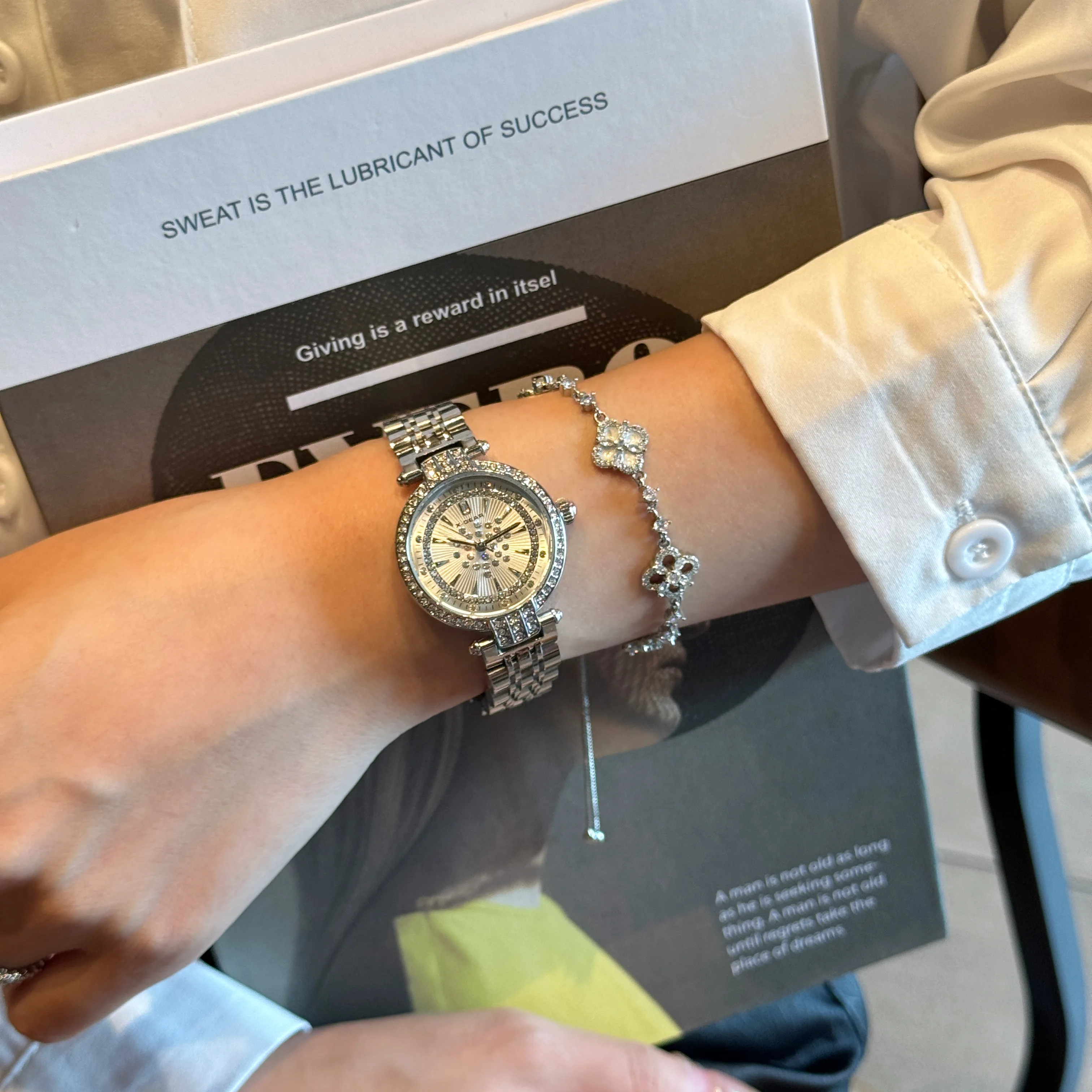 Luxury Rhinestone Women's Watch Fashion Quartz Timepiece with Stainless Steel Strap Sparkling Gift for Ladies