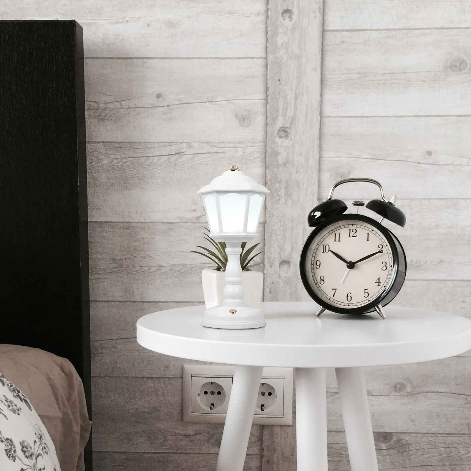 1Set Vintage Table Lamp Retro Style European USB Charging Mini Desktop Night Light Bedside Table Lamp Eye Caring Decorative