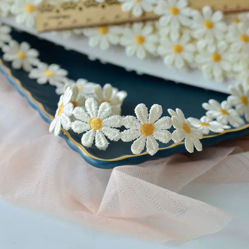 Beautiful White Embroidered Daisy Lace Fabric 3d Flowers Lace Ribbon Dress Collar Hats Headwear Sewing Trimming Decor 1yard