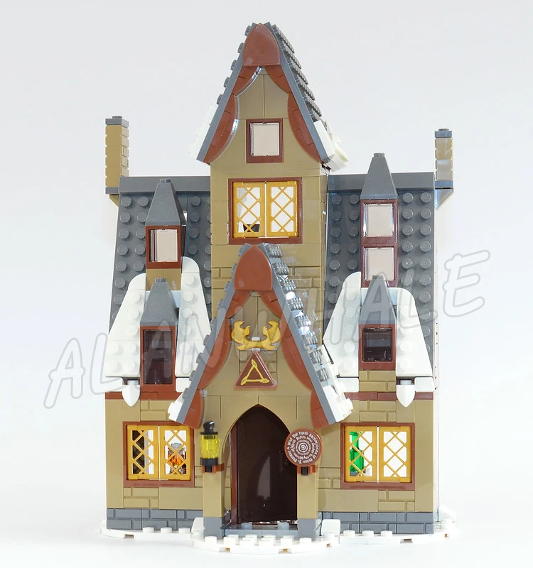 851pcs Magical World of Wizards Hogsmeade Village Visit Sweetshop Broomsticks Pub 19070 Building Block Toy Compatible With Model