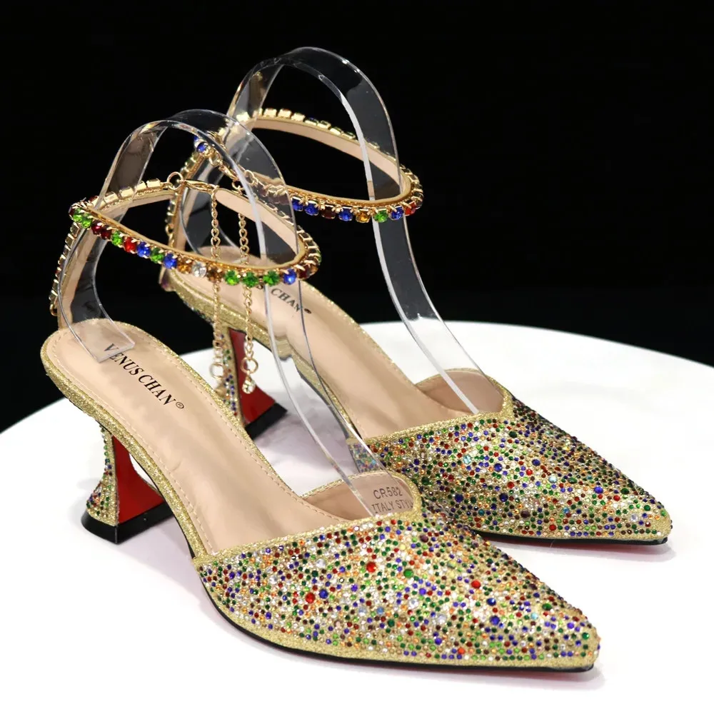 

Новые босоножки на высоком каблуке, золотые летние новые элегантные модные женские туфли с острым носком, стильный дизайн для повседневных мероприятий