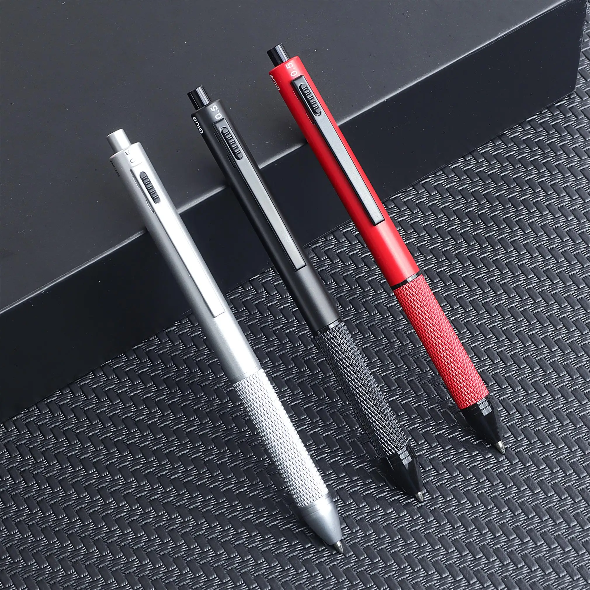 1 pc/1 set 4-in-1 multifunctional metal pen, black, blue red and pencil refill, essential for business people