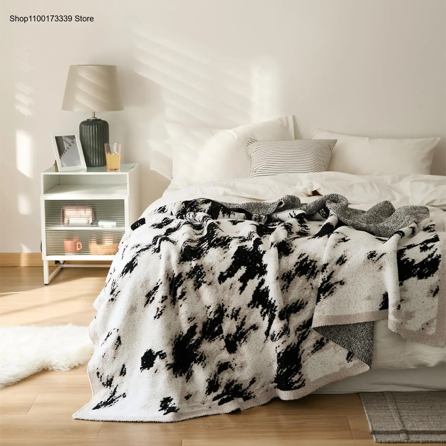 Soft Floating Light Half Flannel Knitted Nap Soft Outfit In Spring Autumn and Winter Paired with Sofa Blanket