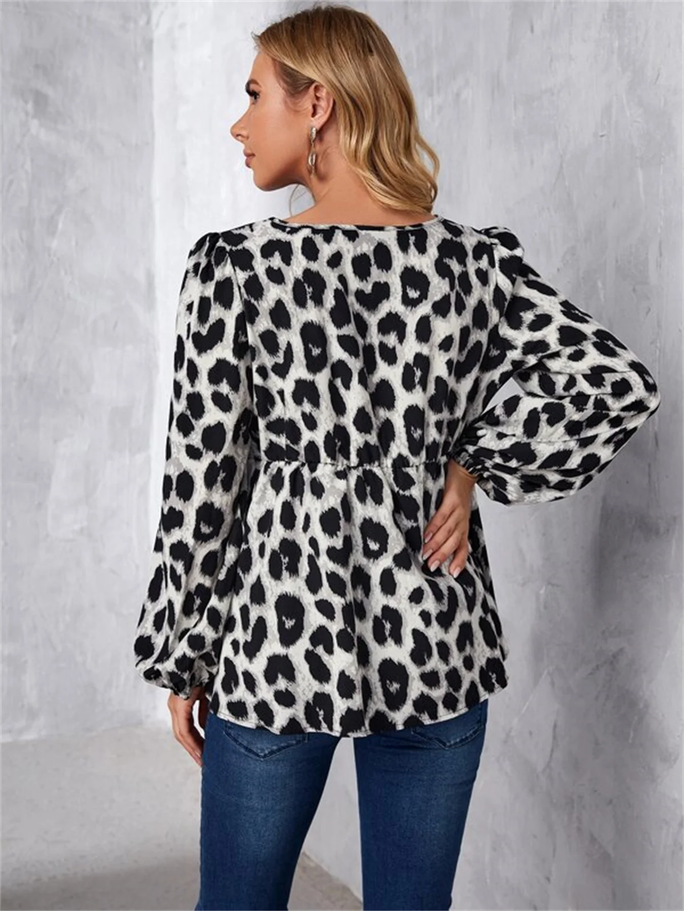 Women\'s European and American maternity wear, maternity top, long sleeved spotted leopard print, work and leisure