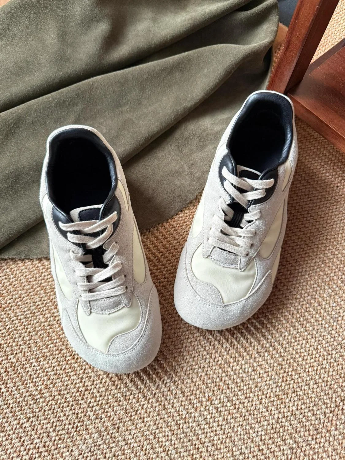 

Hot Men's Sneakers Breathable Running Shoes Fashion Comfortable Casual Couple Fitness Shoes Flat Walking Shoes Outdoor Sneakers