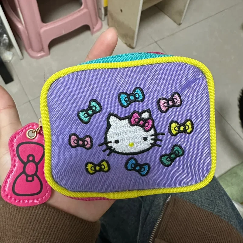 Cartera Kawaii Sanrio Hello Kitty, bonita serie bordada, bolsa para auriculares de dibujos animados de Anime, colgante pequeño, regalo de vacaciones para chica de Anime