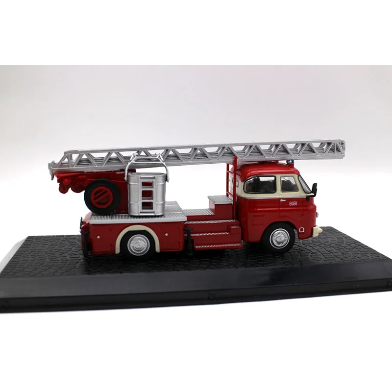 Diecast 1/72 escala Csepel D-710 1971 Chobel escalera motor de bomberos coche en miniatura de aleación juguete coleccionable regalo recuerdo adorno de exhibición