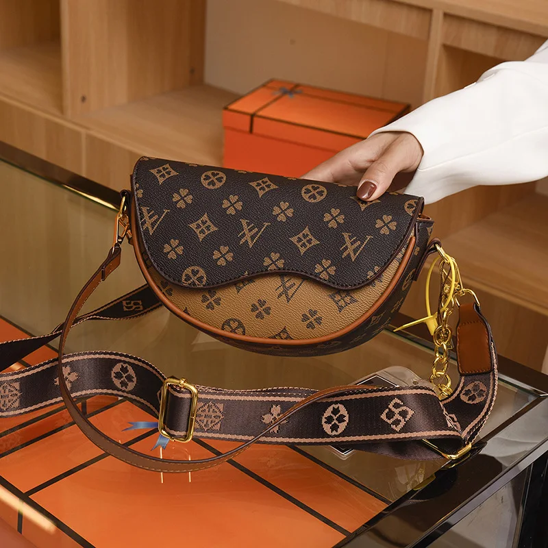 

Niche Design Saddle Bag, Women's Vintage Monogram Shoulder Purse, Chic Half Moon Crossbody, Day to Night Tote, Minimalist