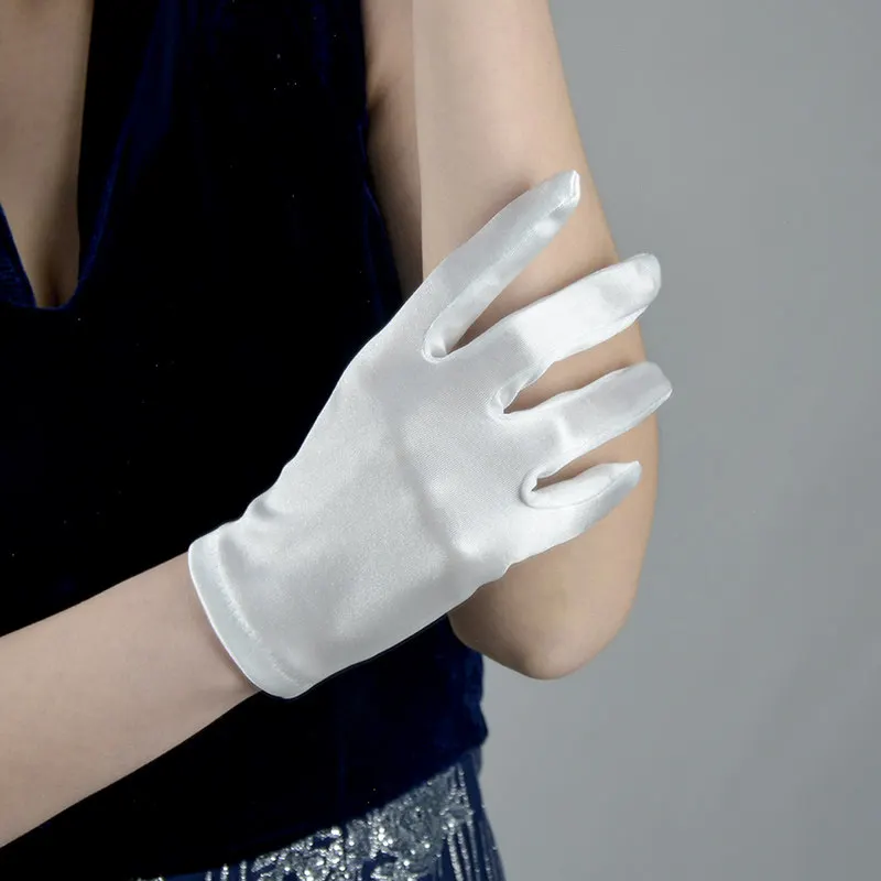 22 cm lange, dehnbare Satin-Seidenhandschuhe, kurze Abendhandschuhe für Damen, Hochzeits-Armstulpen, elegante Brautaccessoires in Off-White, Kleidung. – Detail 5
