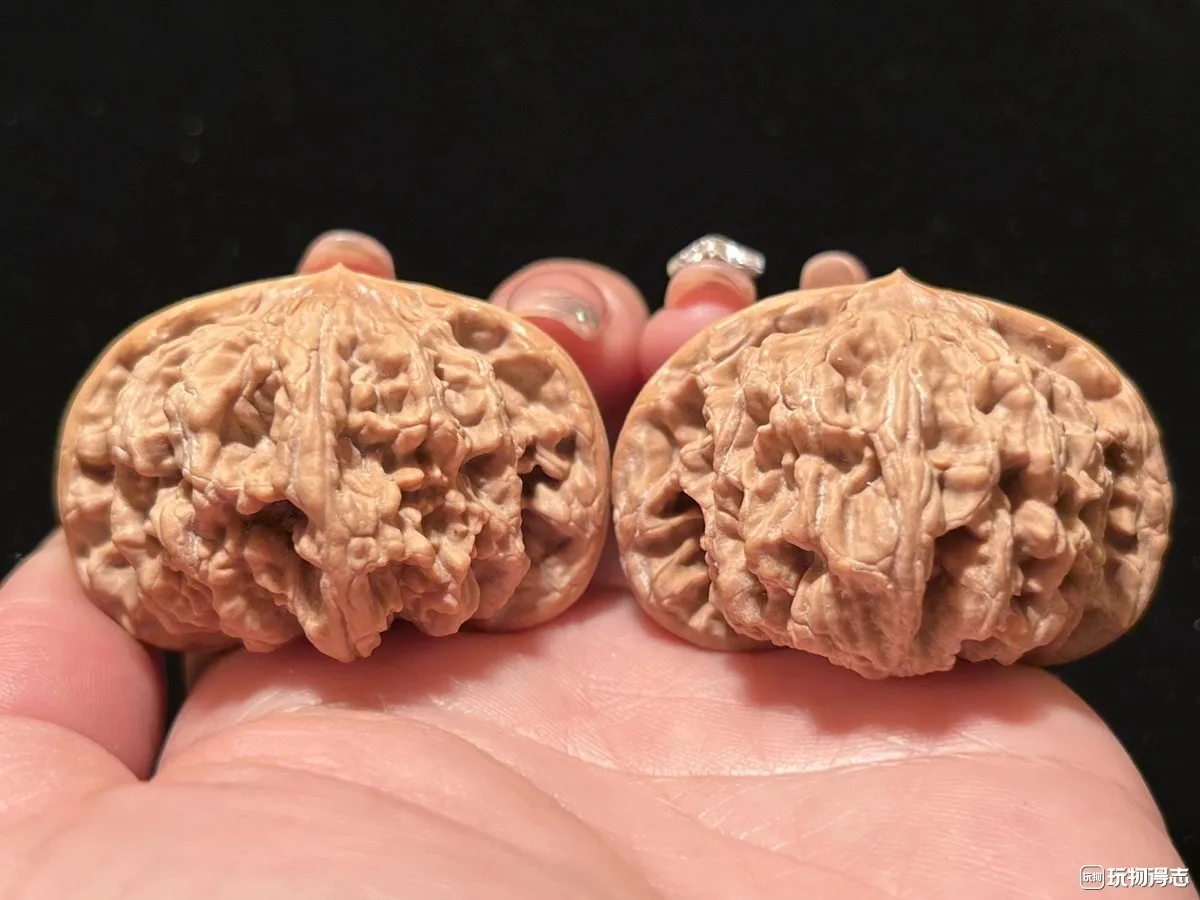 Natural Wenwan Walnut Handball Health Grip Ball Palm  Massage Chinese Walnuts