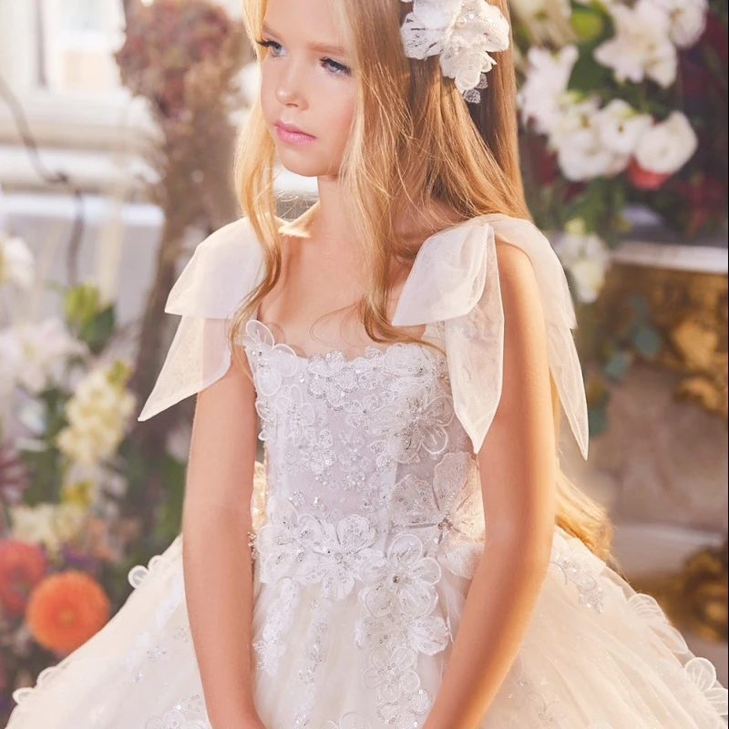 

Flower Girl Dresses Lace Illusion Sleeves Button Back Elegant Girl Princess For Wedding Party First Communion Gowns