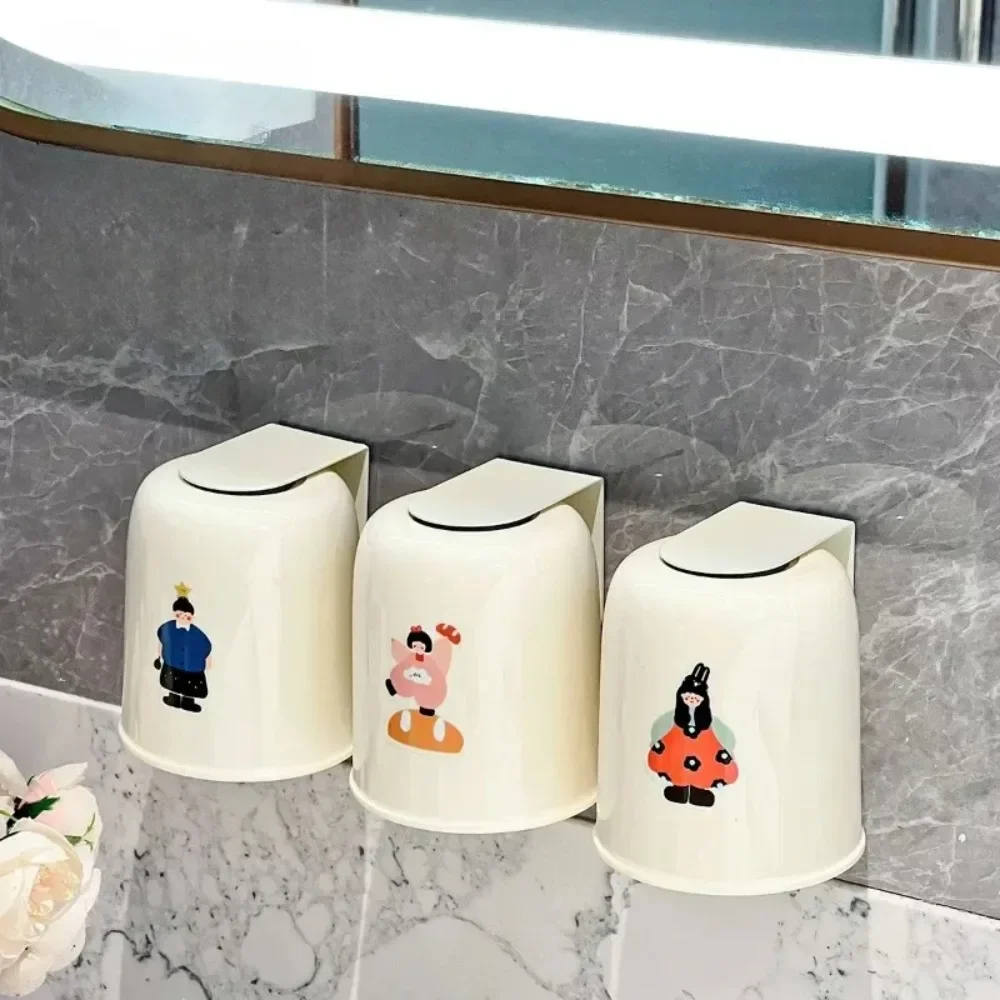 

Набор держателей для зубных щеток без дрели с мультяшной тематикой, настенный органайзер для ванной комнаты, аксессуары для ванной комнаты, органайзер на столешнице