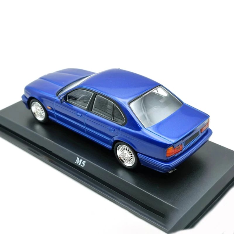 Diecast 1:43 Scale M5 Alloy Classic Retro Sports Car Model Finished Product Simulation Toy Collection Gift Static Model