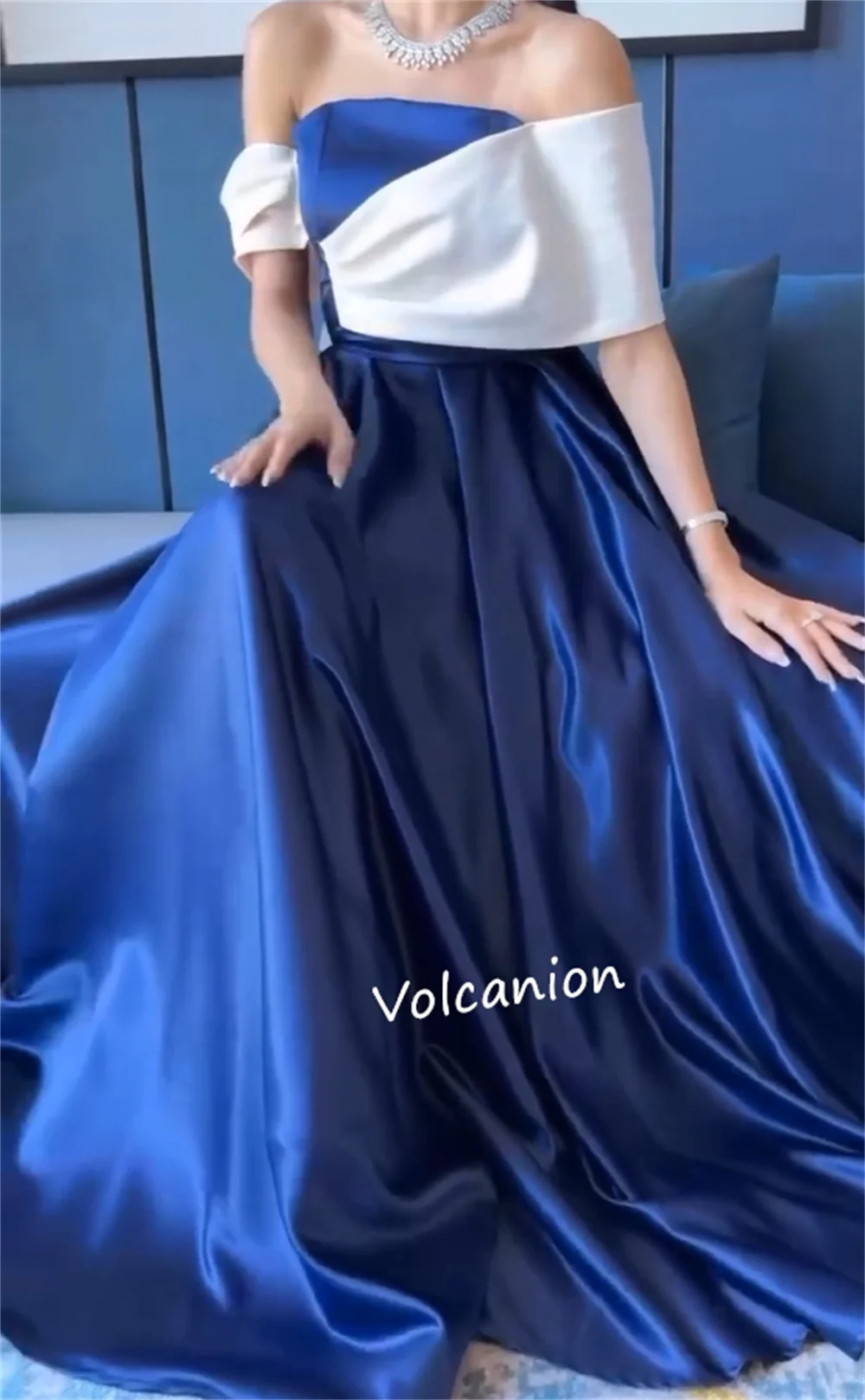 Abiti lunghi personalizzati con pieghe Charmeuse A-line con spalle scoperte Occasioni su misura Prom Elegante semplice di alta qualità