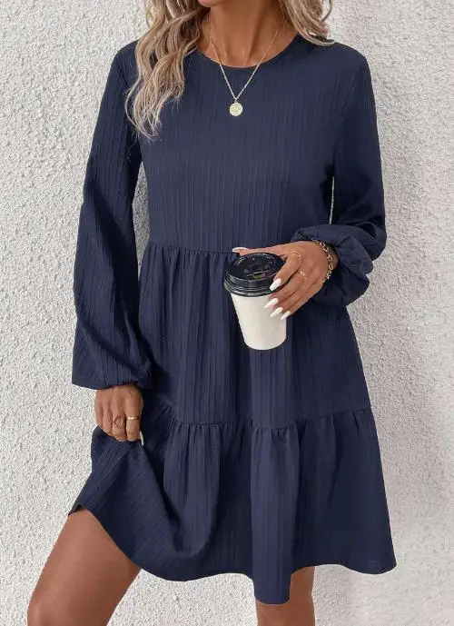 فستان خريف 2025 الجديد بأكمام طويلة، تنورة فضفاضة متوسطة الطول بلون سادة