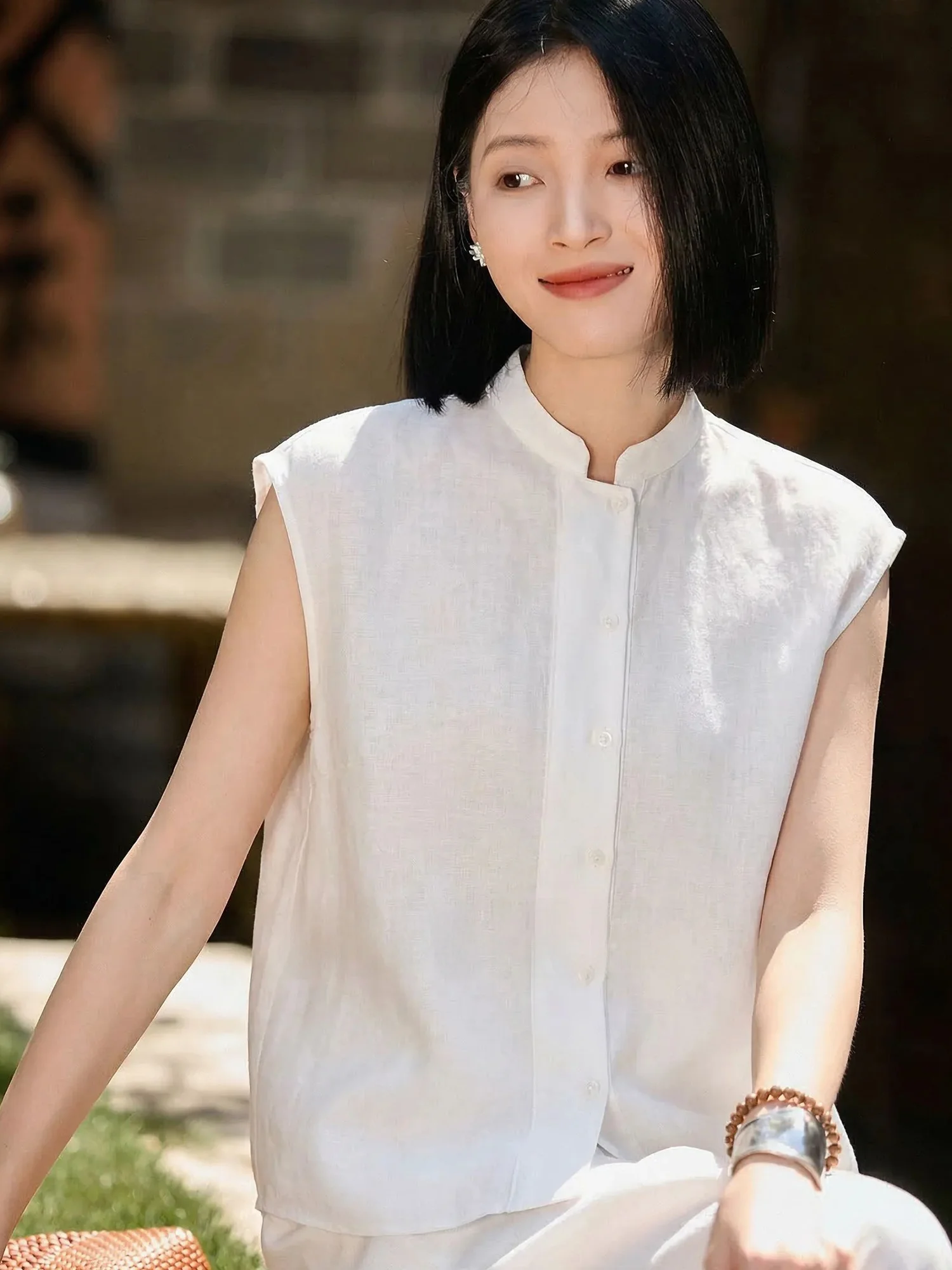 

Elegant White Linen Sleeveless Loose Fitting Women's Shirt Slimming Versatile Summer Top Chivirin Casual Chic Summer Wear