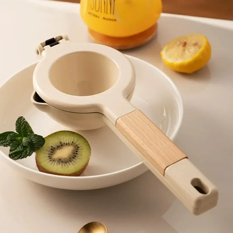 Manual Citrus Press Juicer Extractor Mini Juice Food Blender Portable Manual Lemon Squeezer with Wooden Handle Lemon Squeezer