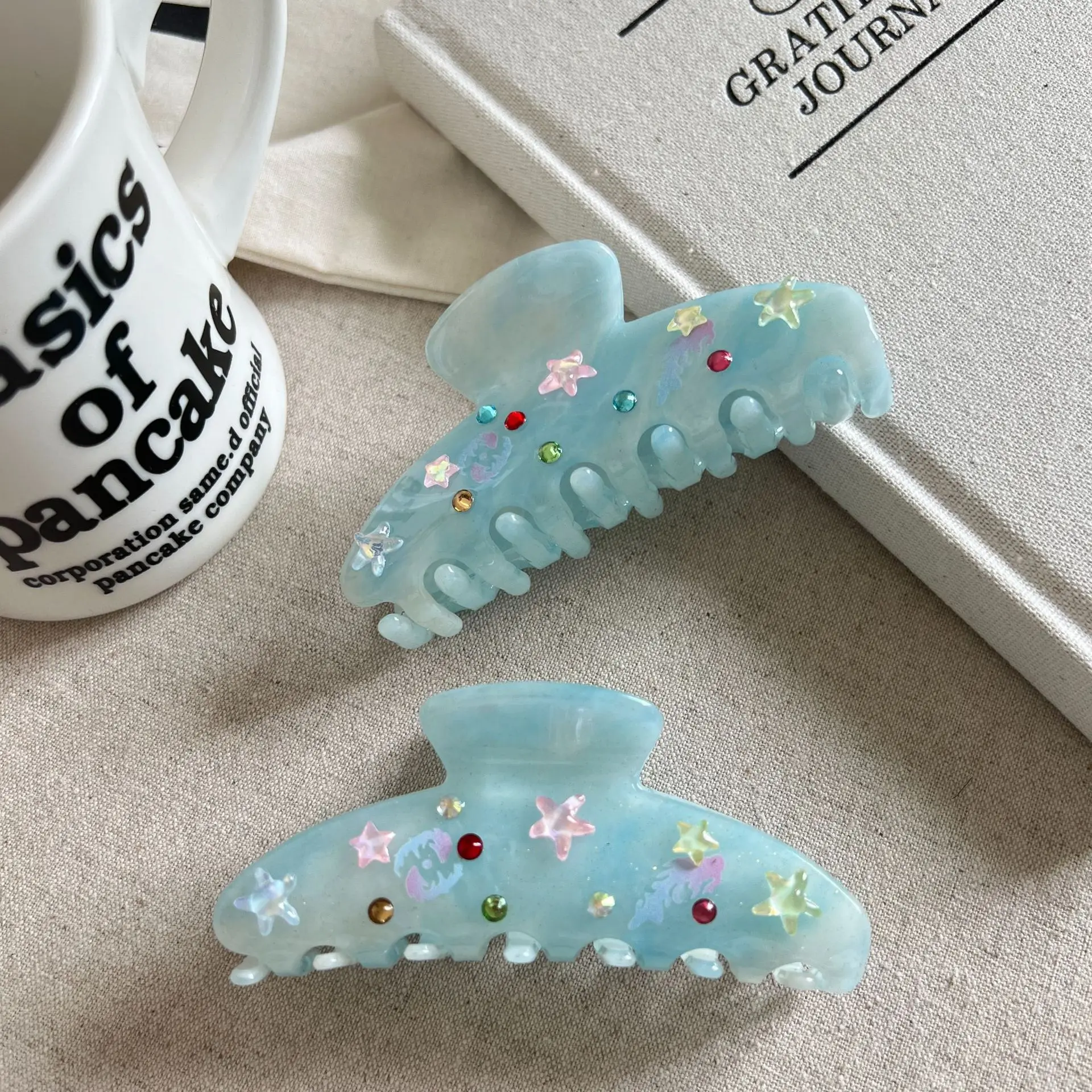 

Заколки для волос Ocean Hair Claws для женщин: синие заколки-крабы в форме морской звезды с прочным захватом, акриловые заколки-крабы, заколки-крабы в форме акулы для причесок-пучков