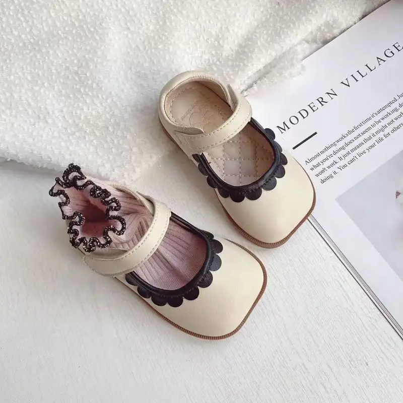 

2026 Spring Fall Girls' British Style Soft Sole Magic Tape Lace Trim Princess Leather Shoes for Toddler Kids