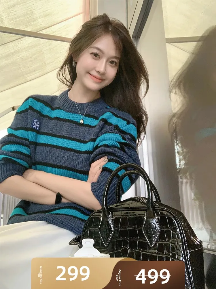 

Свитер из шерсти с вышивкой «Черничный торт» от MeiYang, круглый вырез, вязаный топ, женский, повседневный стиль, свободный крой, специальная распродажа