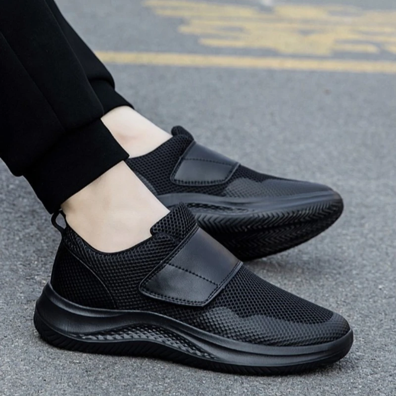 

Men's Walking Shoes with Flat Heel Low Heel Round Toe Soft Bottom Mesh Surface Breathable Lining Slip-on Style Casual Shoes