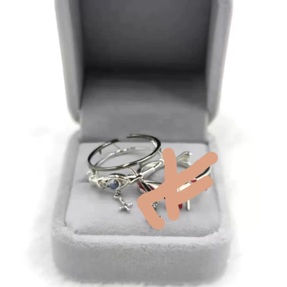 Anillo Retro Estéreo Cross Punk, Textura Oscura y Moderna, Accesorio de Moda Urbana Unisex