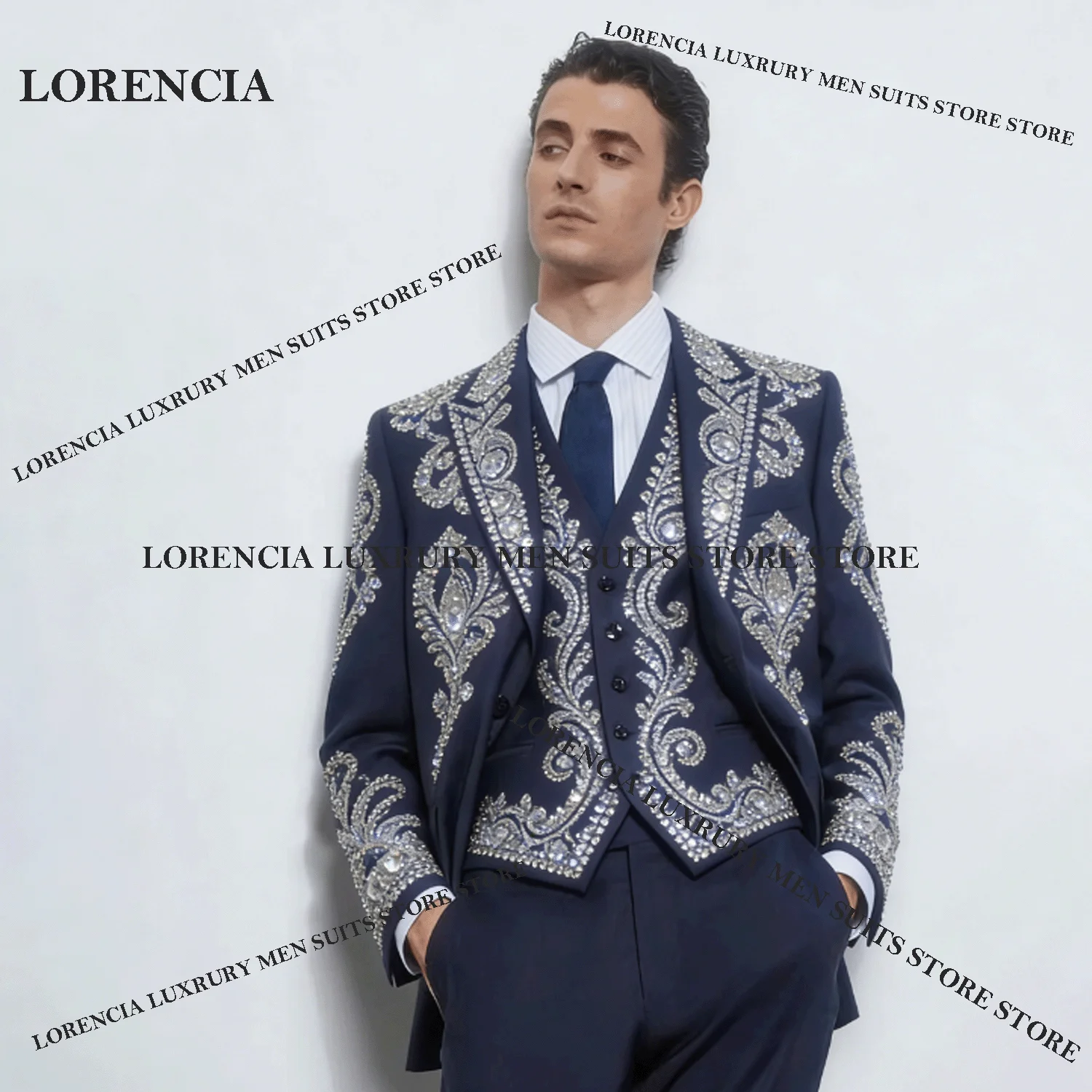 

Изысканные мужские костюмы с кристаллами и пайетками для свадьбы, вышивкой и декором из камней, для выпускного вечера, на заказ, комплект из 3 предметов, смокинги, приталенный крой