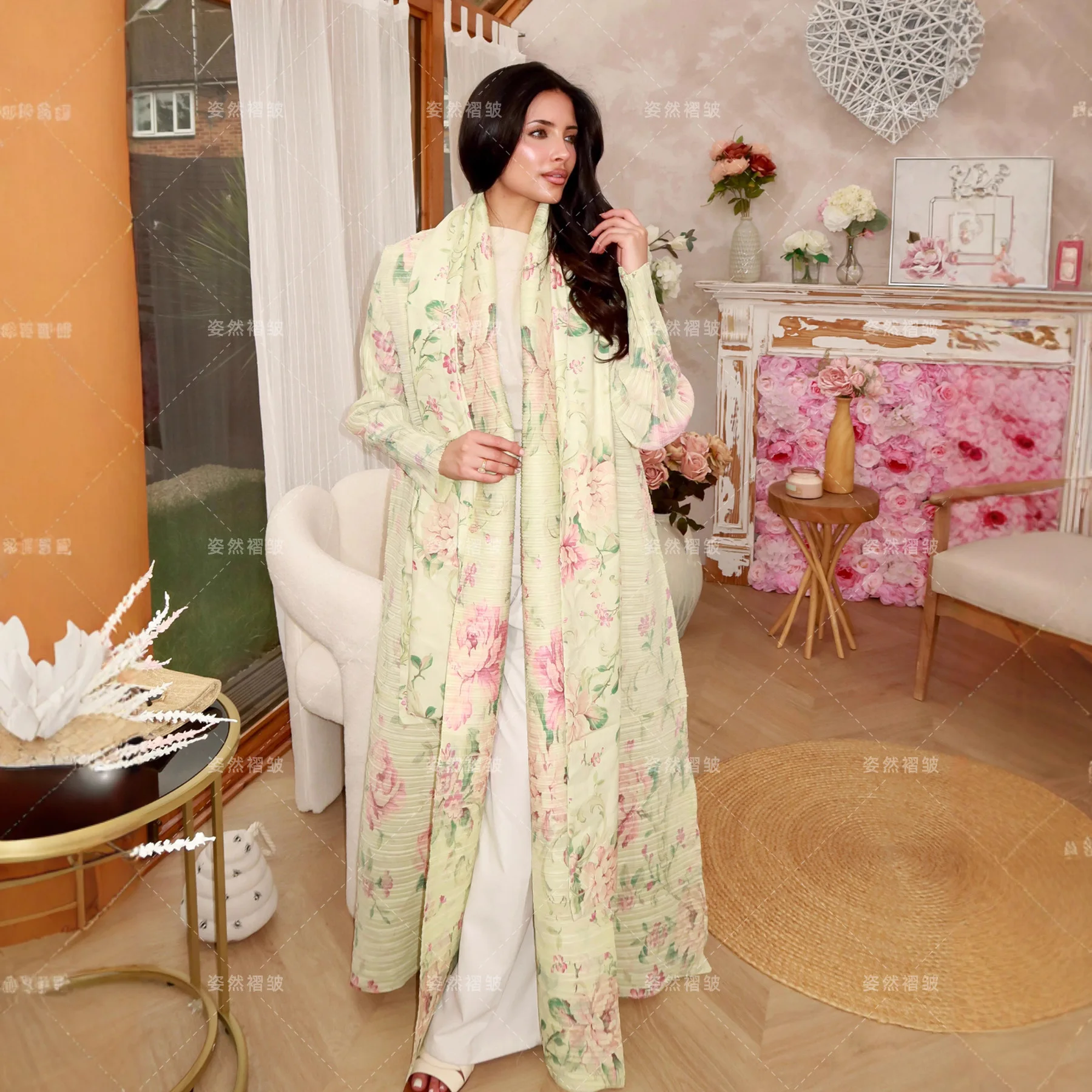 

Miyake плиссированное отложной воротник винтажное платье с длинными рукавами и принтом женское платье 2025 новый оригинальный дизайнер Абая модные классические пальто