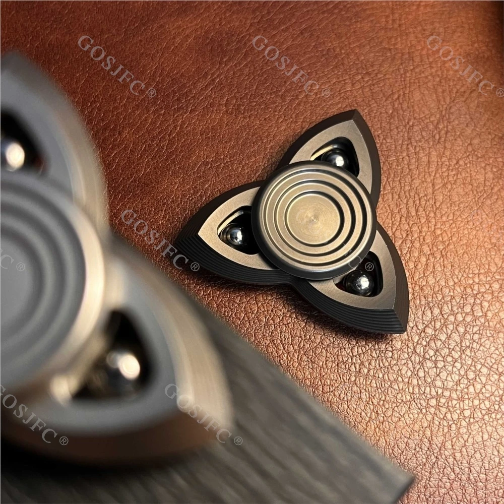 Mini Fidget Spinner in acciaio inossidabile a tre foglie Bauhinia Flower Light Shadow con palline in acciaio al tungsteno Giocattolo antistress