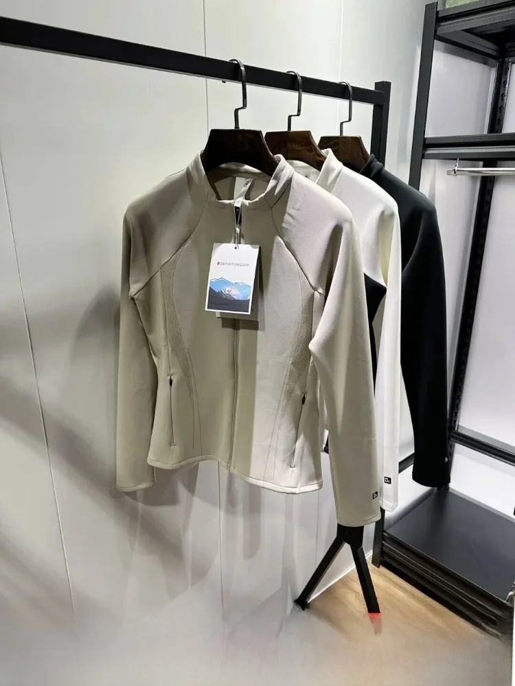 

Slim Fit Spring Knitted Sporty Outerwear for Women Breathable Casual Style Long Sleeve Zipper Closure No Hat Included