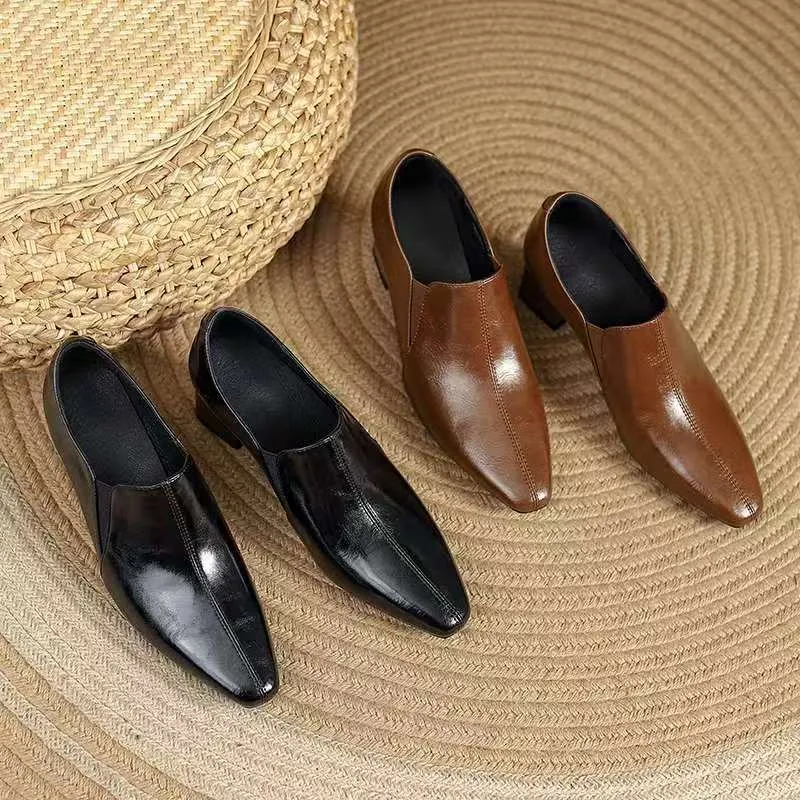 

Модная, универсальная, удобная, нескользящая и дышащая женская обувь на толстой подошве с острым носком.