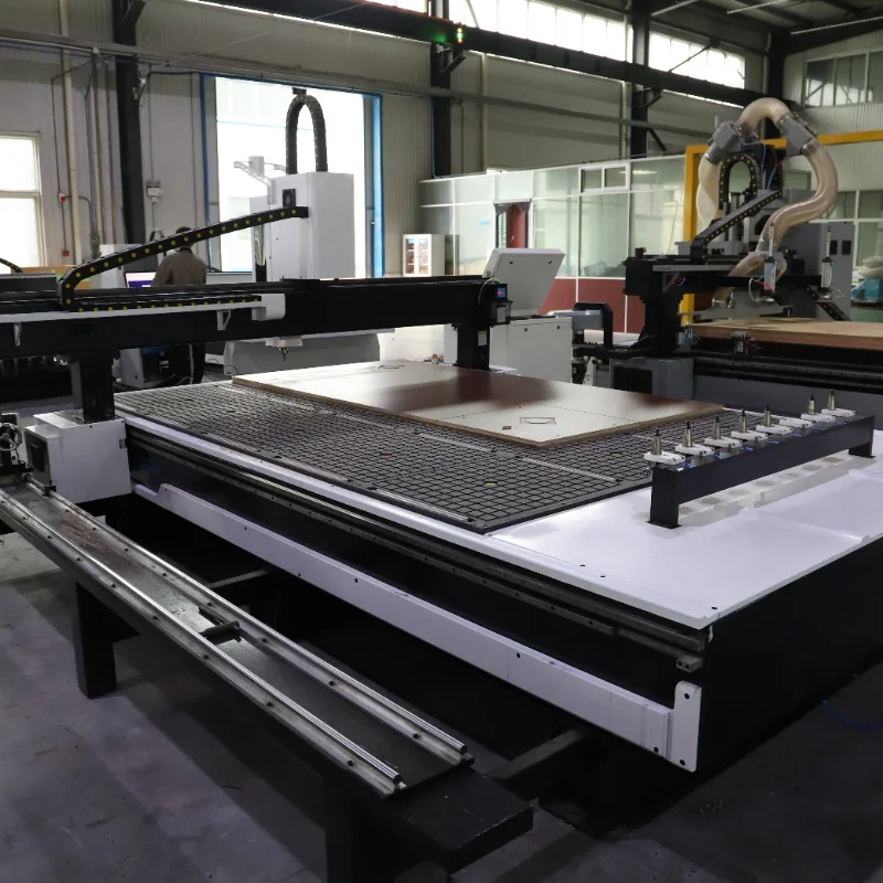 Factory direct sales 4-axis CNC woodworking engraving machine with side-rotating cutter head, suitable for complex carving