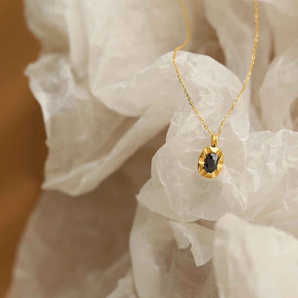 French Elegant Black Zircon Vintage Pendant Necklace for Women Fashion Simple Stainless Steel Plated 18K Gold Jewelry