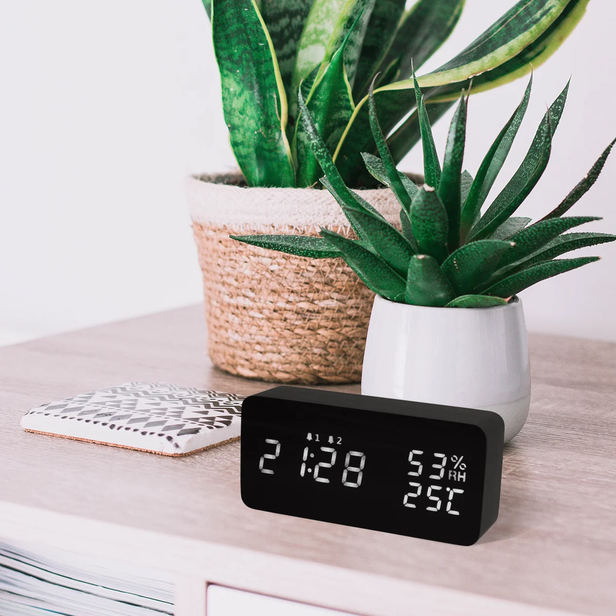 

Wooden Temperature Humidity Alarm Clock Compact Elegant Bedroom Living Room Digital Multifunctional Electronic Desktop