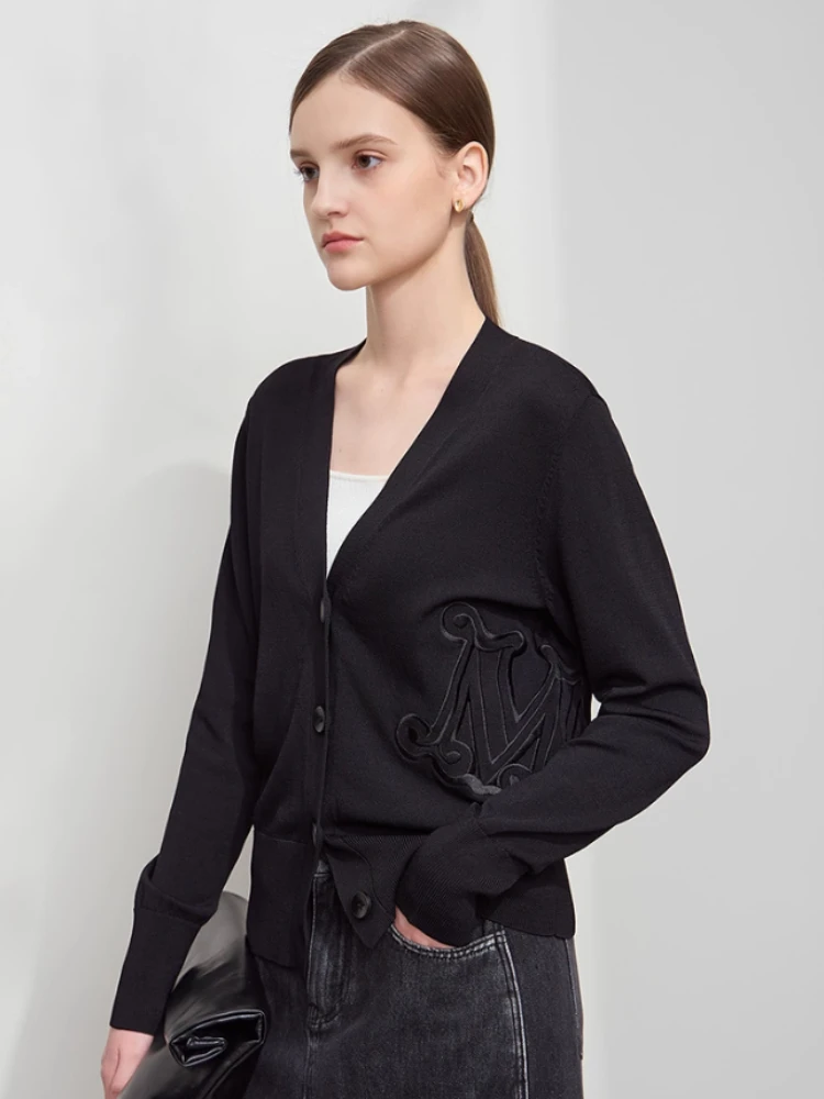 AMII Minimalist Cardigan for Women 2025 Autumn New Knitted V-Neck Women's Clothing Letter Embroidered Basic Straight Top12421047